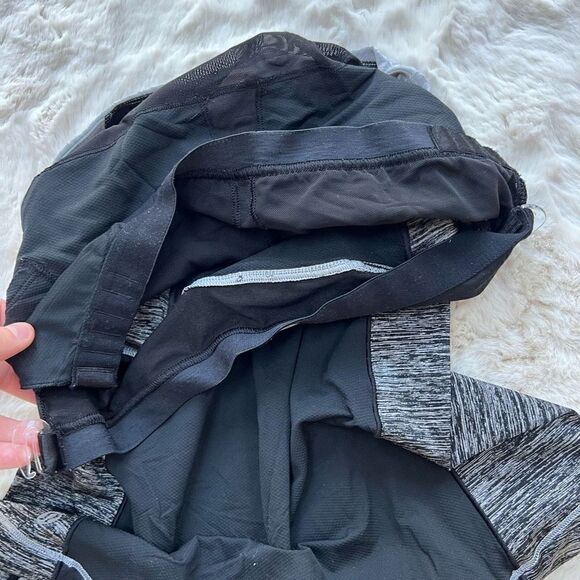 Lululemon Cross Back Sleeveless Workout Bra Tank Top Light Gray Black size 8 - Picture 5 of 12